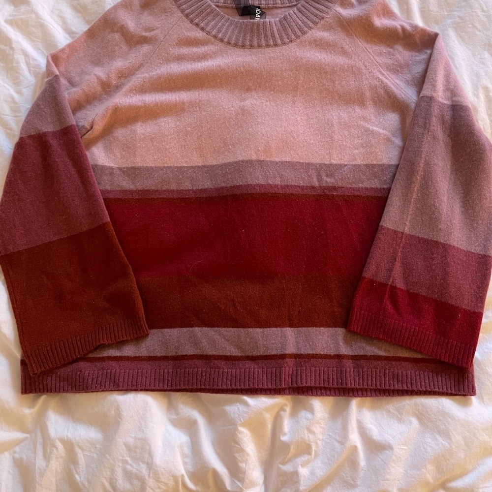 Naadam 100% cashmere sweater. Size M. Balloon sleeves. Small discoloration.